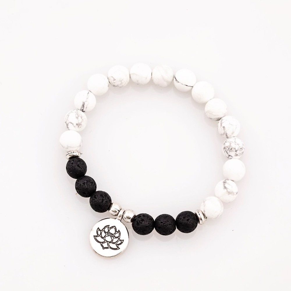 Howlite lava diffuser bracelet w/free oil